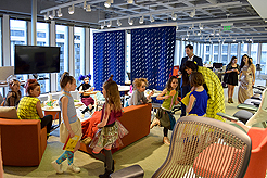 KNOLL CATWALK FASHION SHOW