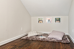 WHITE CENTER CRAFTSMAN