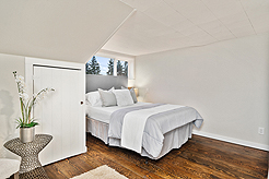 WHITE CENTER CRAFTSMAN