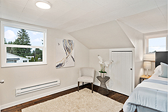 WHITE CENTER CRAFTSMAN