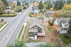 WHITE CENTER CRAFTSMAN